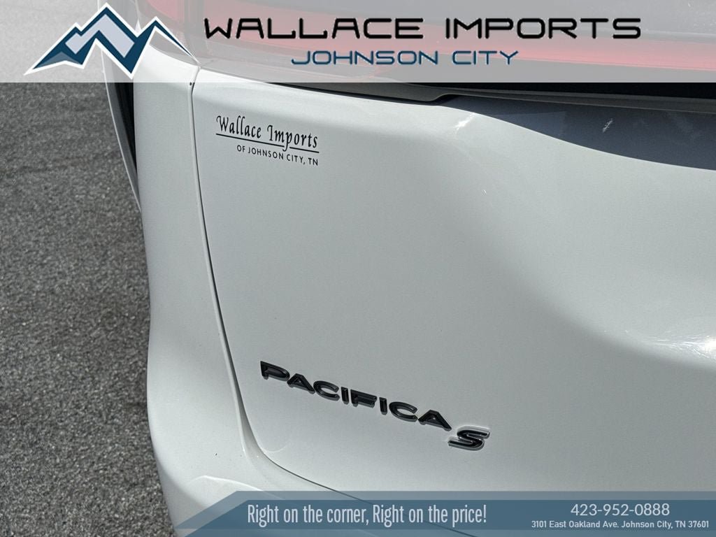 Used 2025 Chrysler Pacifica Limited FWD image 12