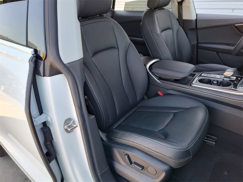 Used 2023 Audi Q8 Premium image 33