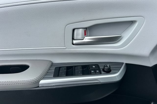 Certified 2026 Toyota Sienna XLE FWD image 14
