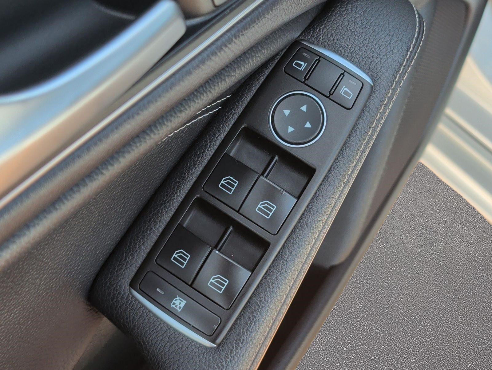 Used 2014 Mercedes-Benz CLA 250 image 9