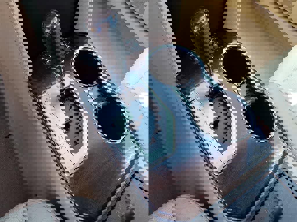 Used 2013 Toyota Camry XLE w/ Leather Pkg image 20