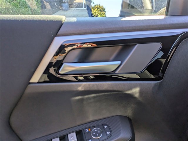 New 2025 Mitsubishi Outlander ES image 12