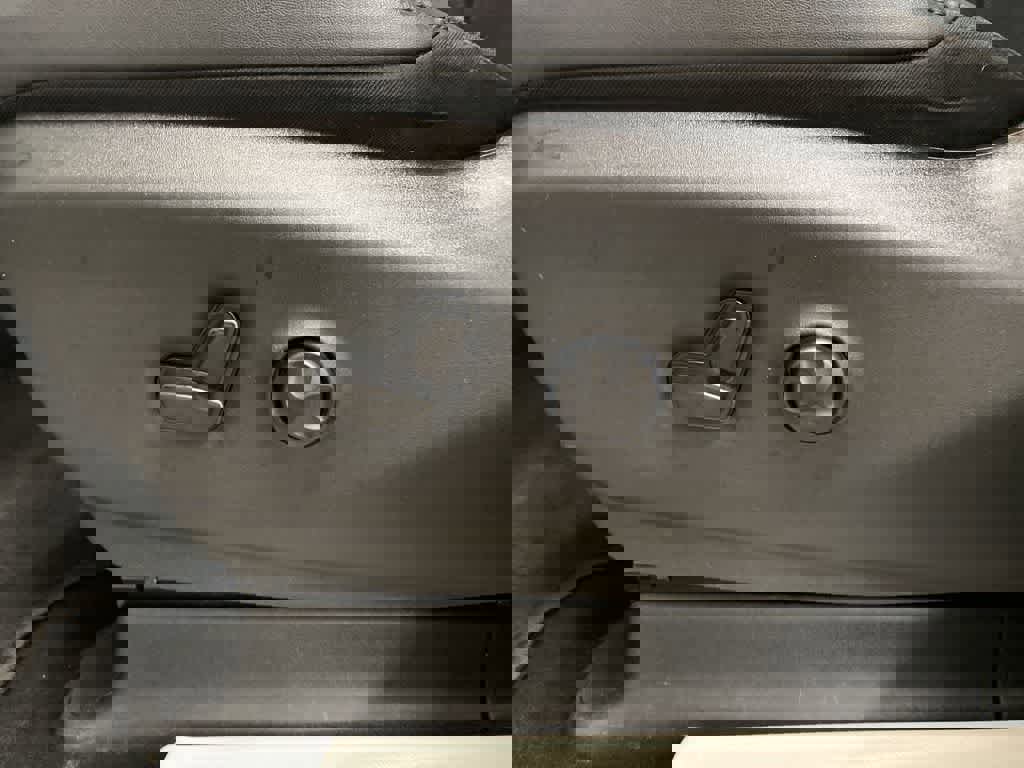 Used 2024 Chrysler Pacifica Touring-L image 14