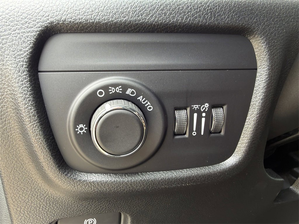 New 2025 Jeep Grand Cherokee L Altitude image 18