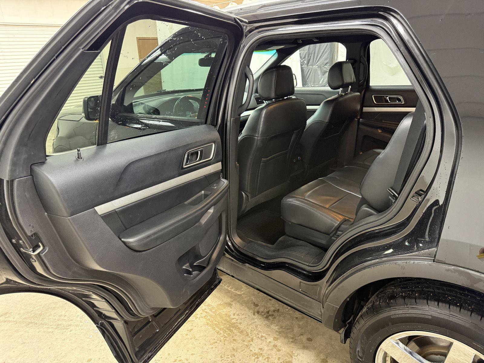 Used 2016 Ford Explorer XLT w/ Equipment Group 202A AWD/4WD image 22