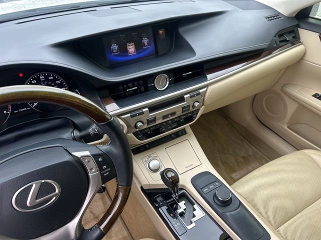 Used 2015 Lexus ES 350 w/ Premium Package image 28
