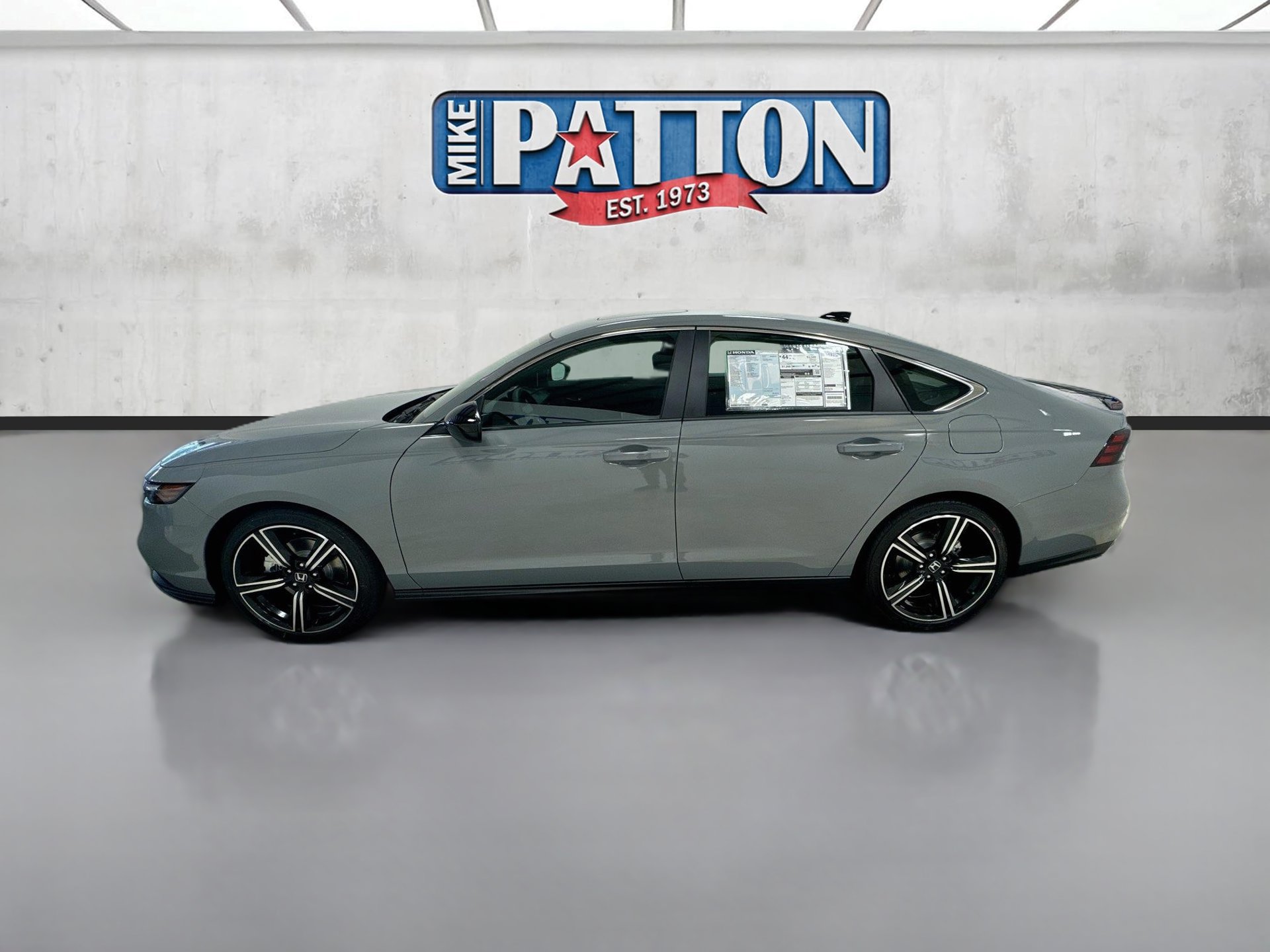 Used 2025 Honda Accord Sport image 4