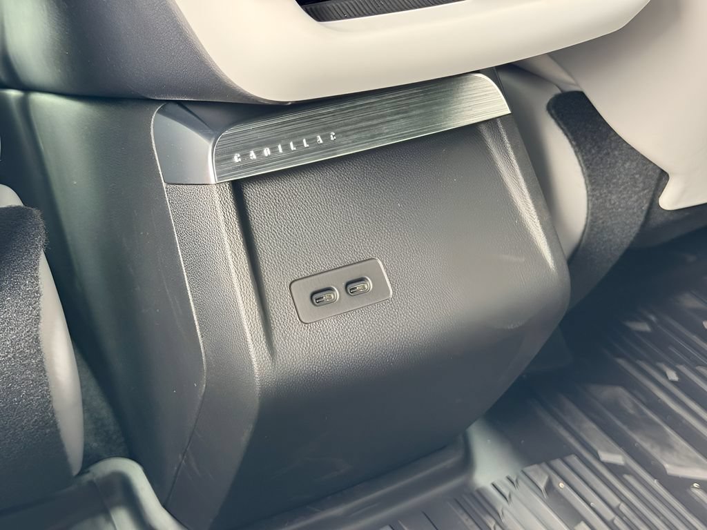 New 2026 Cadillac Lyriq Luxury w/ LPO, Floor Liner Package AWD/4WD image 19