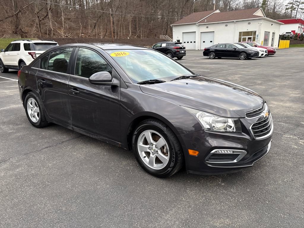 Used 2016 Chevrolet Cruze LT w/ Technology Package FWD image 7