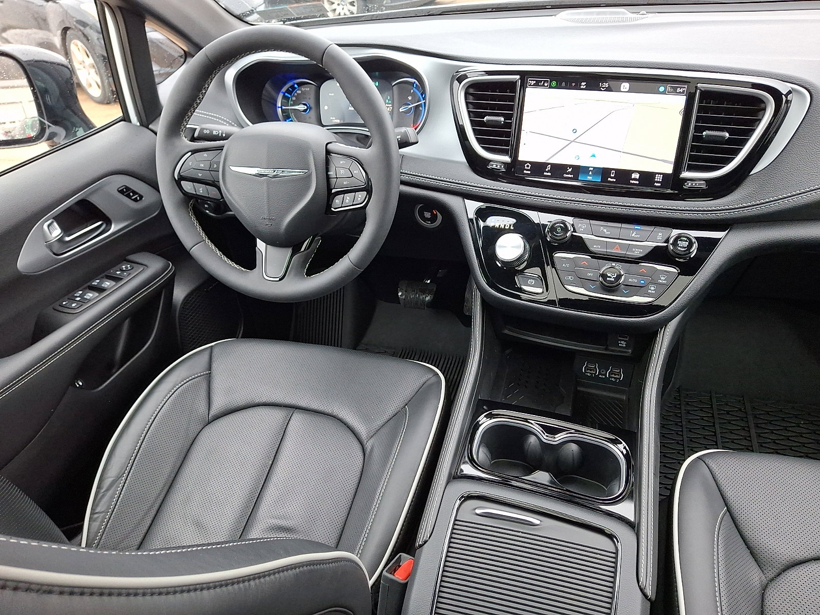 Used 2025 Chrysler Pacifica Premium image 14