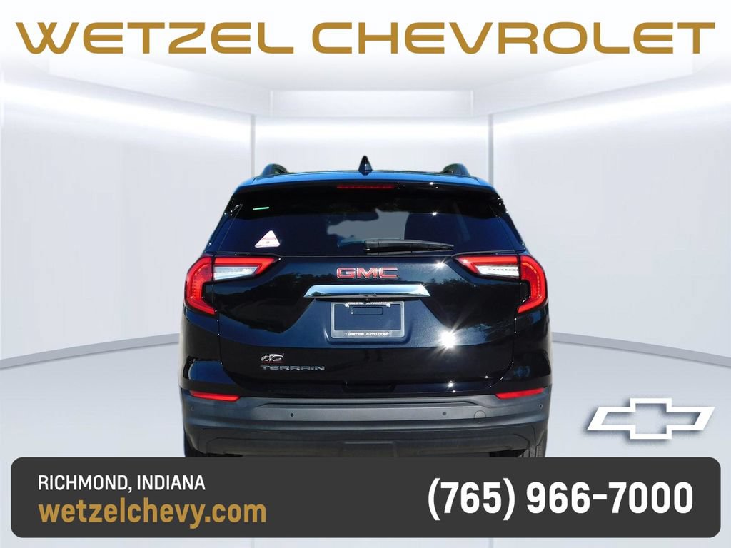 Used 2023 GMC Terrain SLE w/ Driver Convenience Package FWD image 4