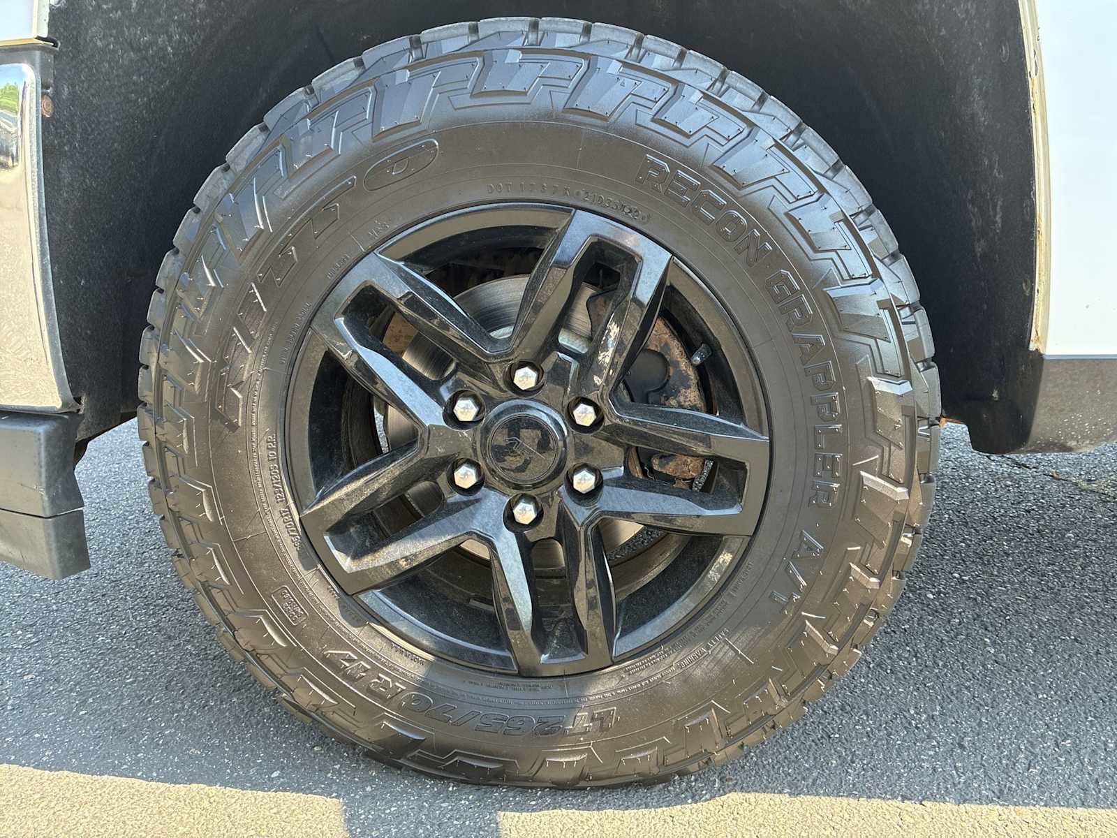 Used 2018 Chevrolet Silverado 1500 LT w/ LT Fleet Convenience Package AWD/4WD image 17