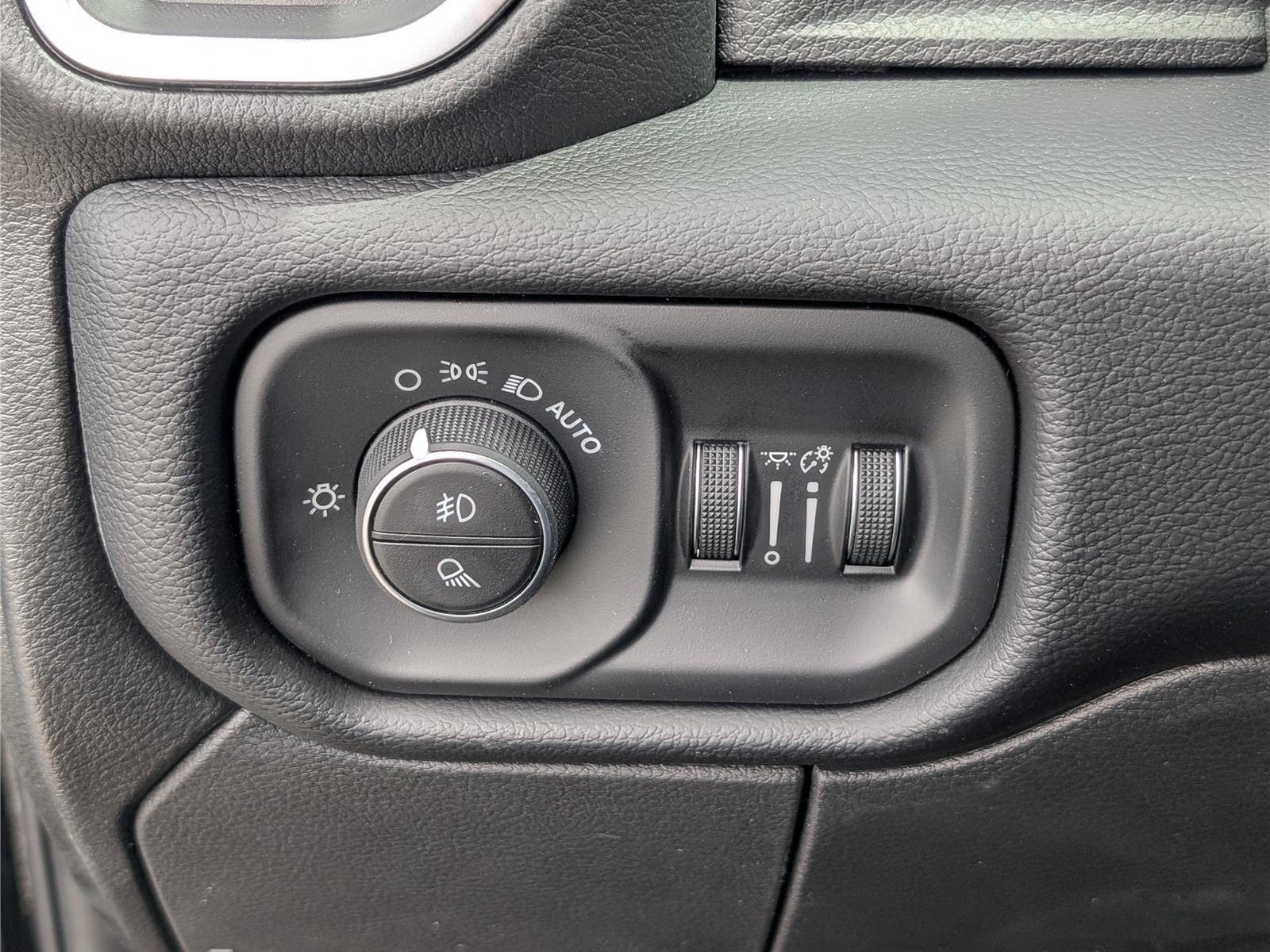 New 2026 RAM 2500 Laramie AWD/4WD image 23