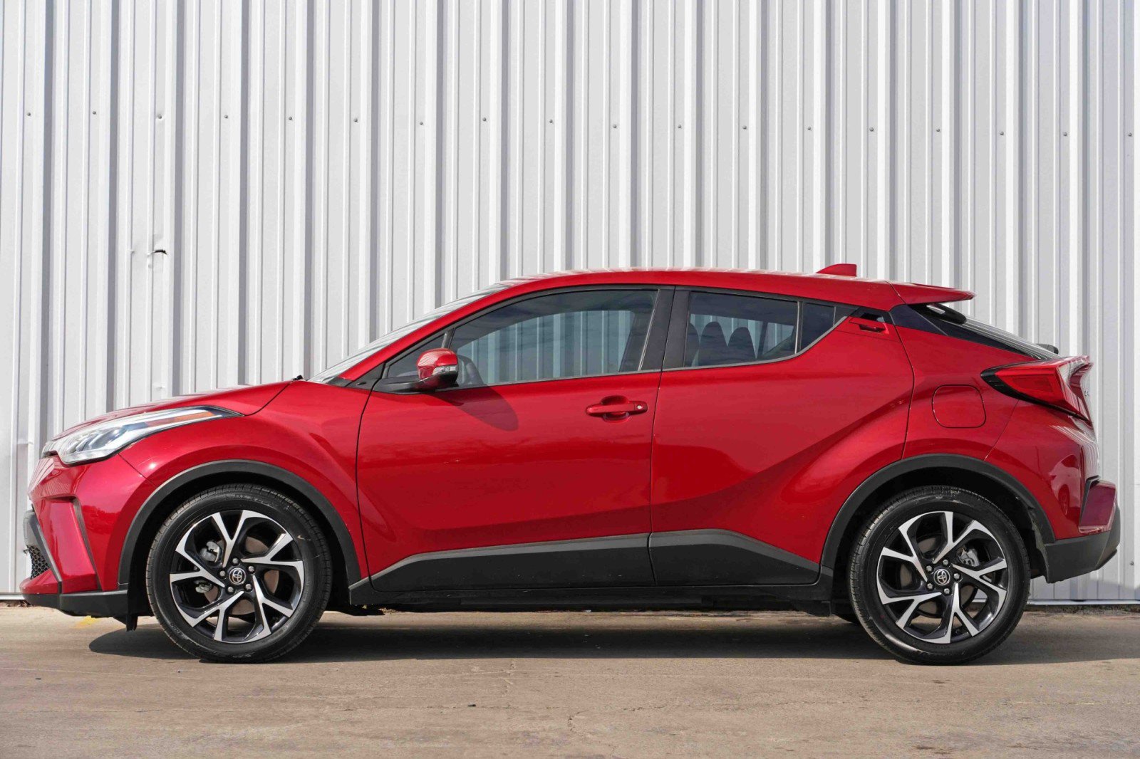 Used 2020 Toyota C-HR XLE image 8