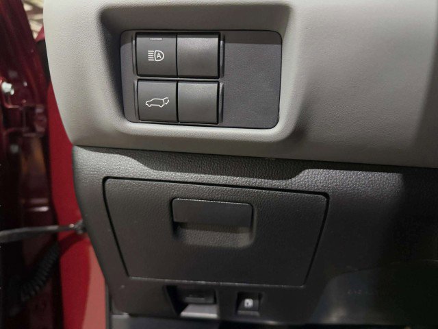 Used 2021 Toyota Highlander XLE image 28