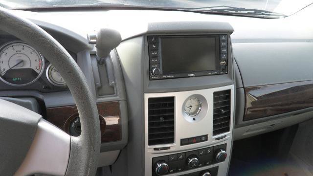 Used 2010 Chrysler Town & Country LX w/ Entertainment Group #1 FWD image 21