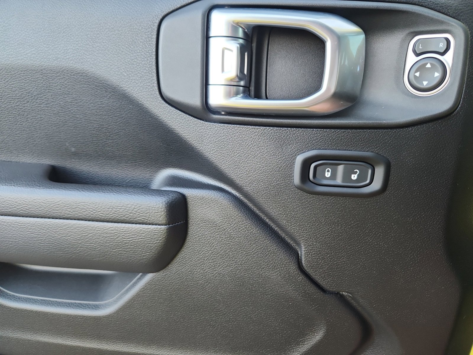 Used 2023 Jeep Gladiator Rubicon w/ Cold Weather Group image 14