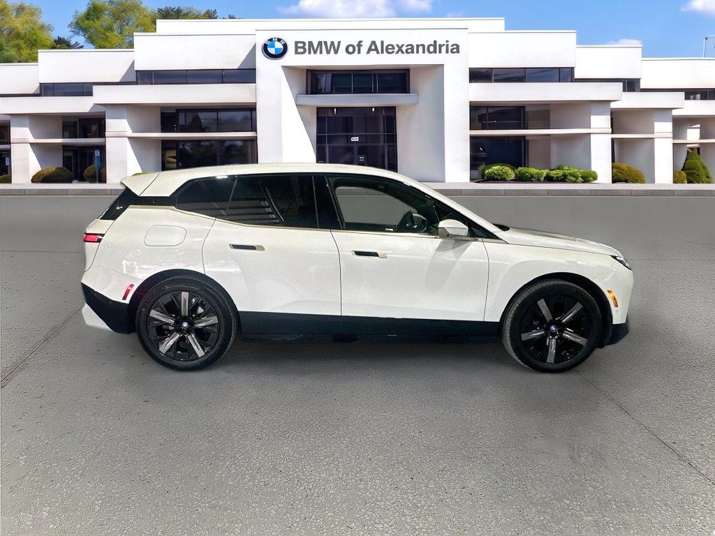 Certified 2024 BMW iX xDrive50 w/ Premium Package AWD/4WD image 4