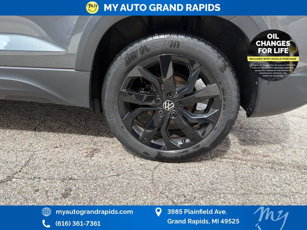 Used 2023 Volkswagen Taos SE w/ Panoramic Sunroof Package AWD/4WD image 31