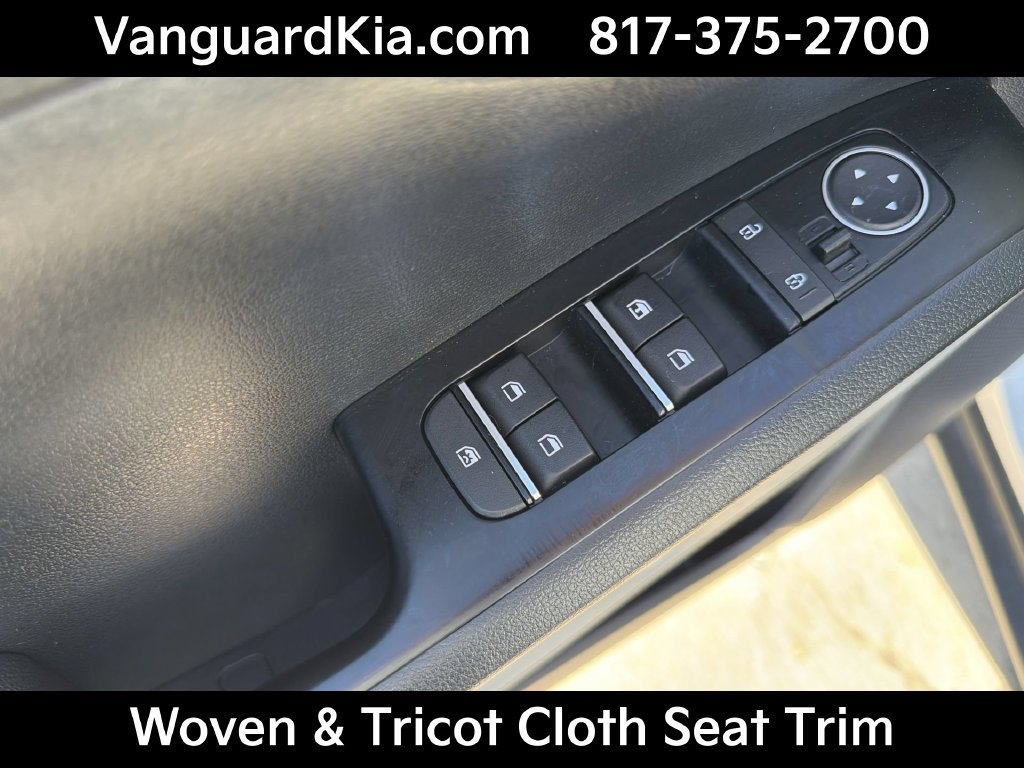 Certified 2025 Kia Soul LX w/ LX Technology Package FWD image 17