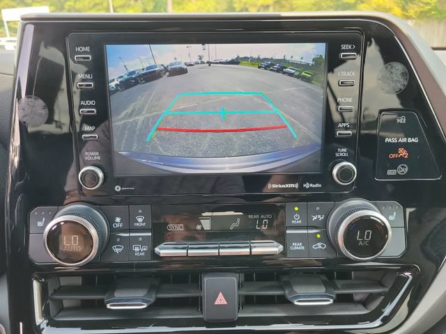 Used 2022 Toyota Highlander XLE FWD image 28