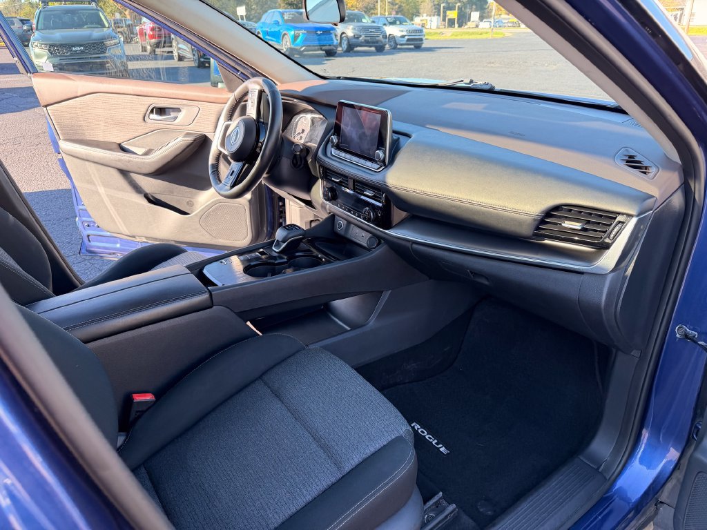 Used 2021 Nissan Rogue SV FWD image 30