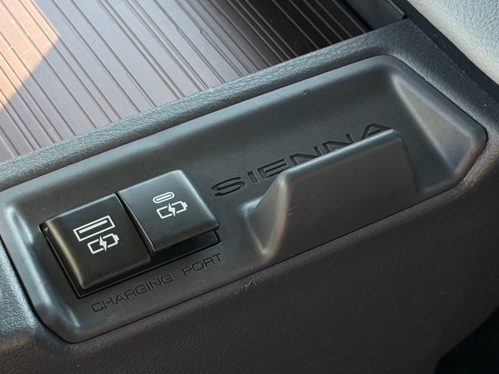 Used 2024 Toyota Sienna XLE image 20