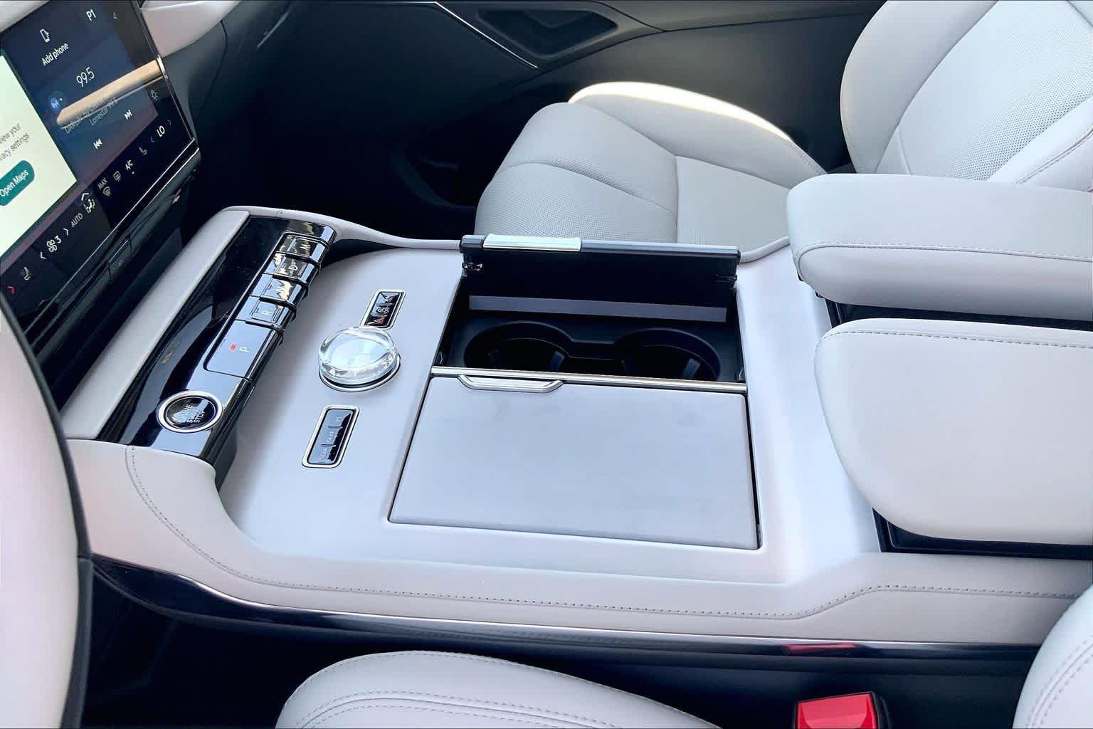New 2026 Lincoln Navigator L Premier AWD/4WD image 7