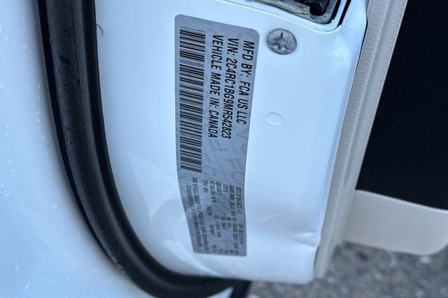 Used 2021 Chrysler Pacifica Touring-L FWD image 57