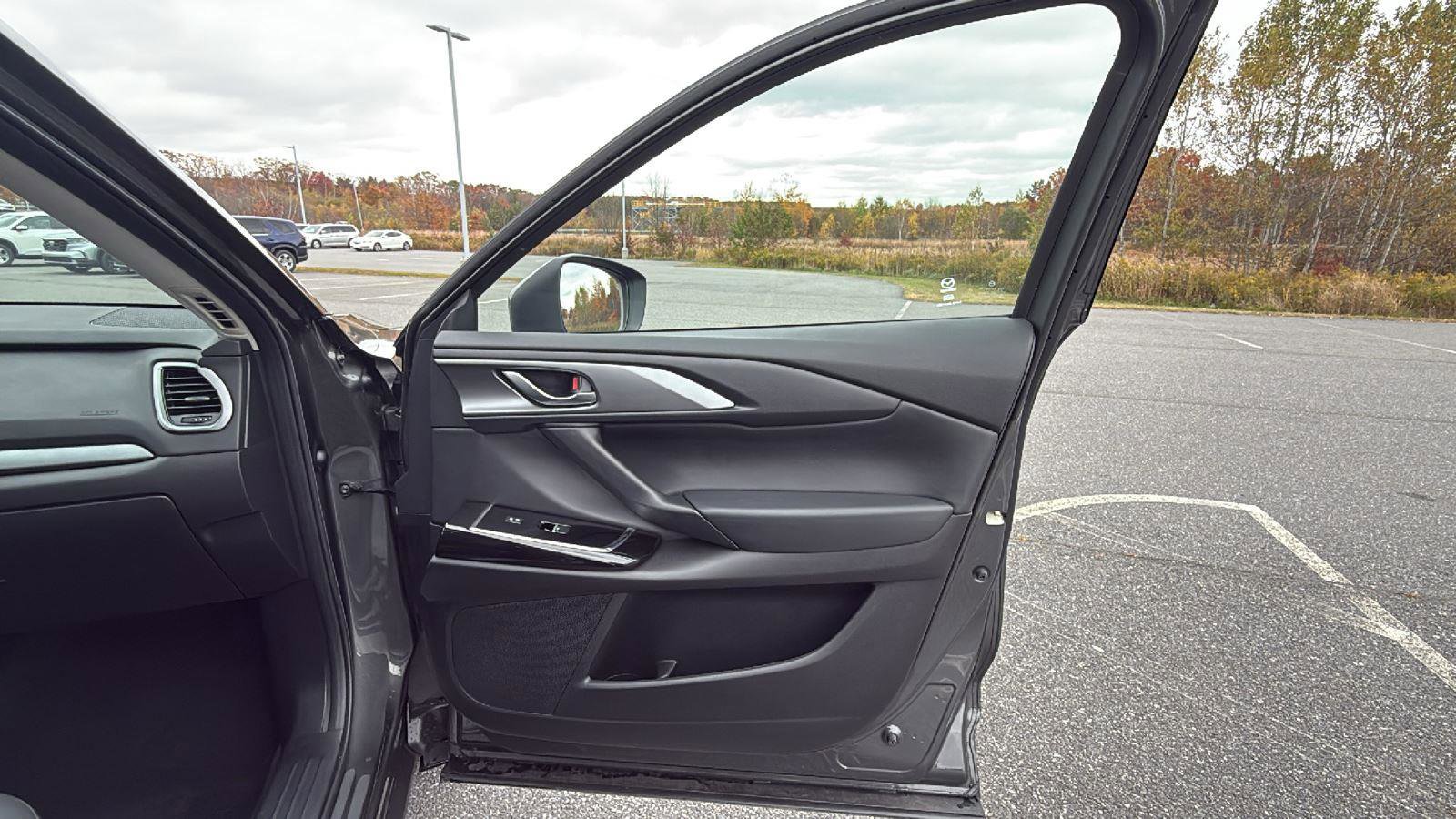 Used 2023 MAZDA CX-9 Touring image 17