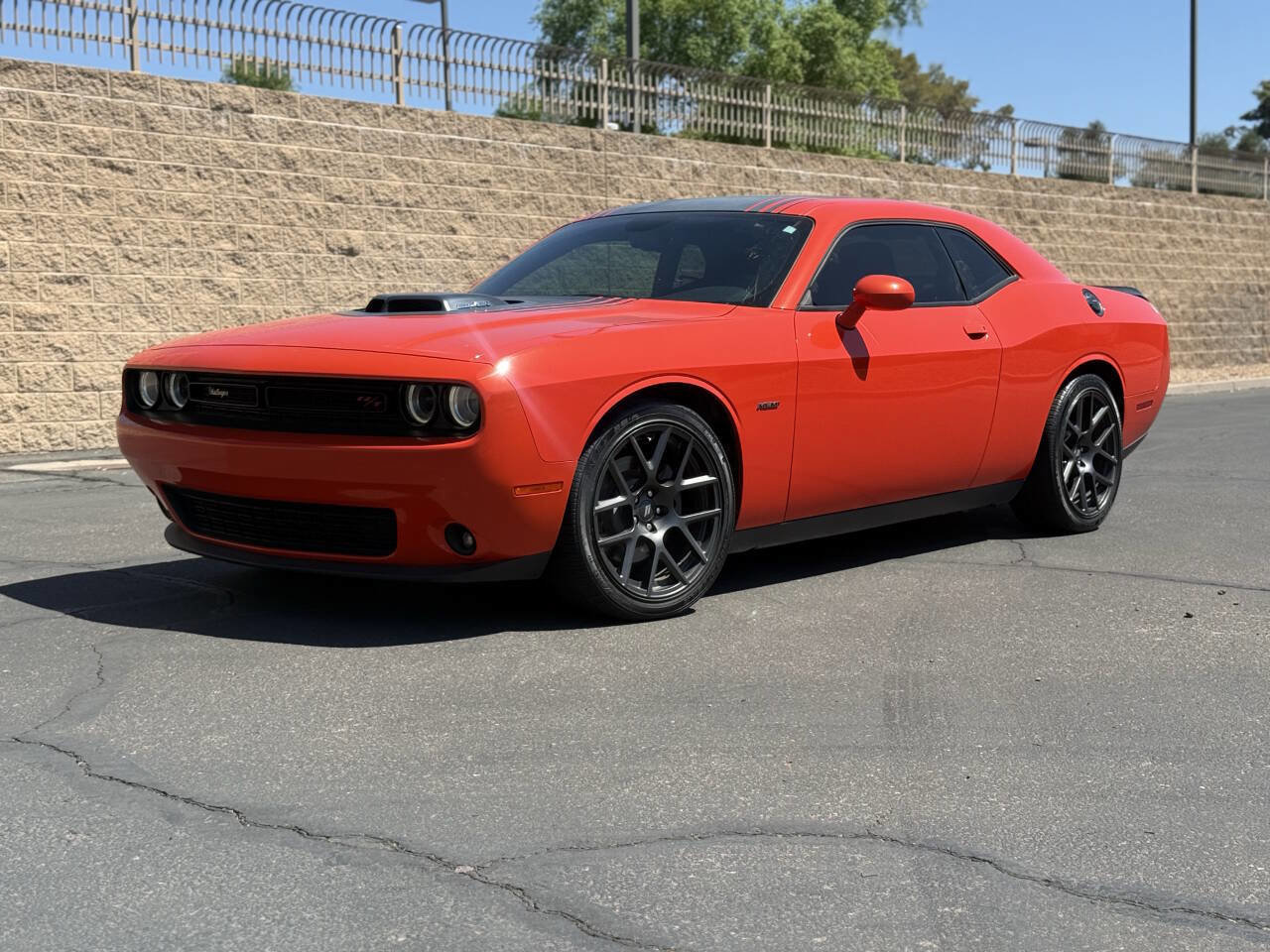 Used 2018 Dodge Challenger R/T image 1