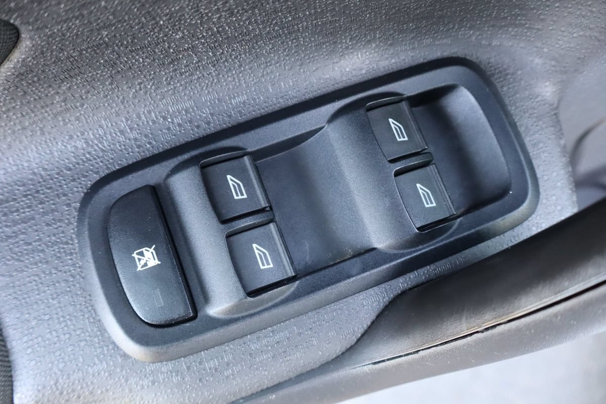 Used 2017 Ford Fiesta SE FWD image 27