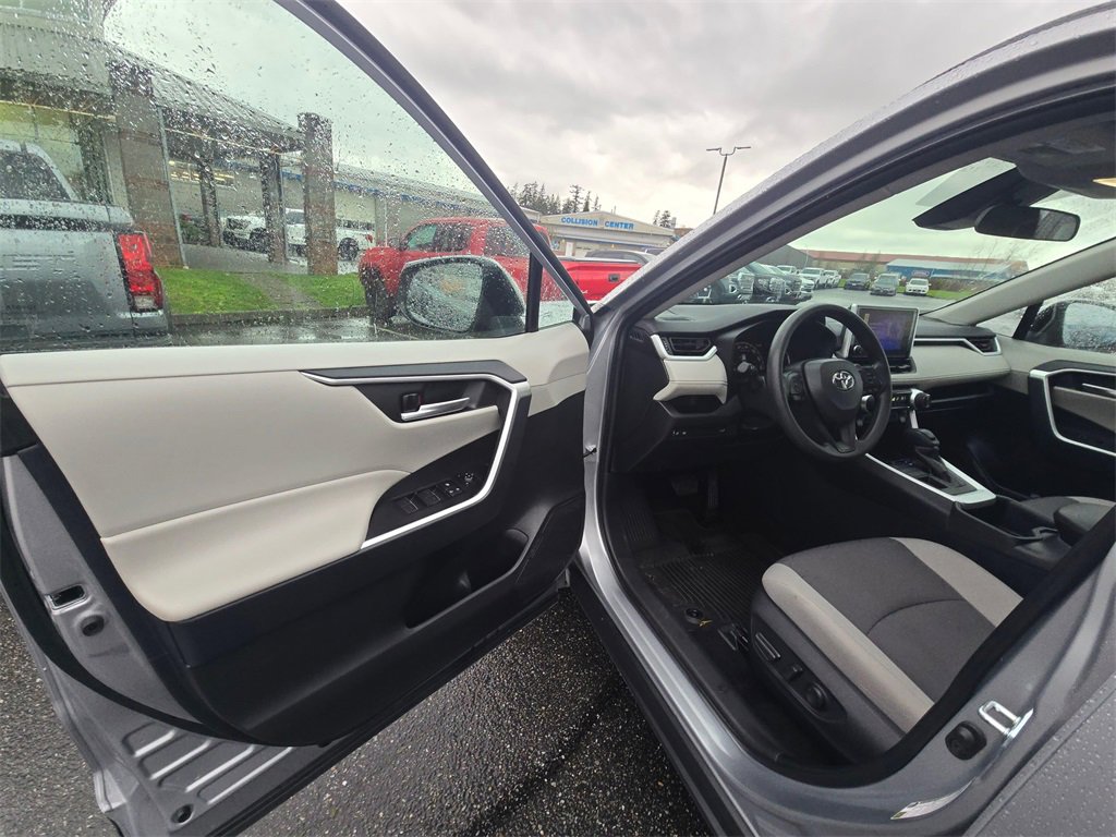 Used 2025 Toyota RAV4 XLE w/ Convenience Package image 16