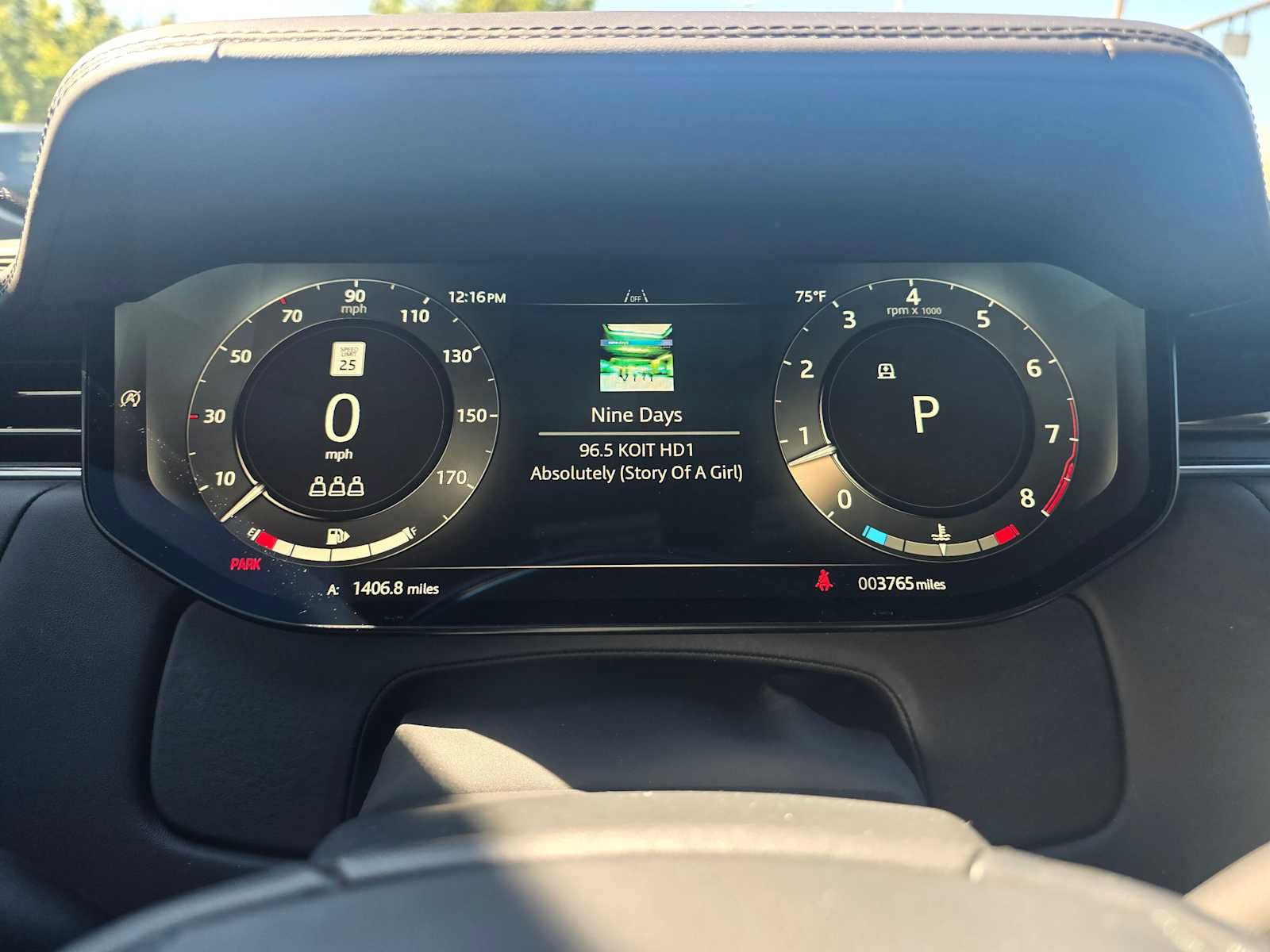 Used 2025 Land Rover Range Rover SE image 28