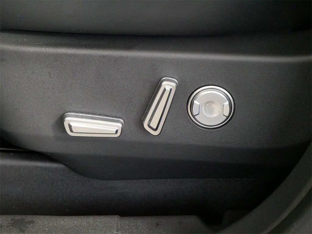 Certified 2024 Lincoln Nautilus Reserve w/ Equipment Group 202A image 17