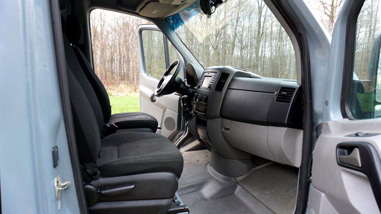 Used 2016 Mercedes-Benz Sprinter 2500 image 17