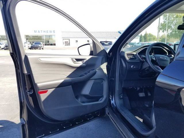 Used 2022 Ford Escape SE w/ Cold Weather Package image 11