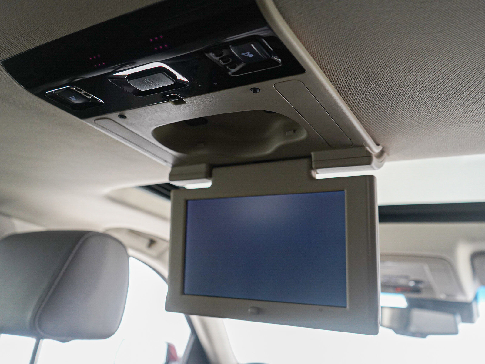 Used 2018 GMC Yukon Denali w/ Open Road Package image 15