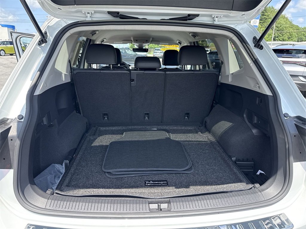 Used 2024 Volkswagen Tiguan SE image 42