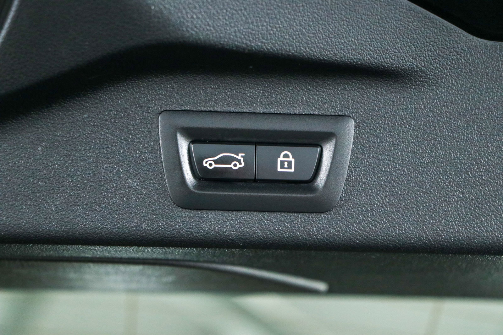 Used 2022 BMW X7 xDrive40i w/ Cold Weather Package image 31