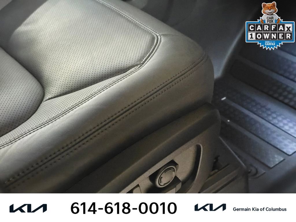 Used 2025 Land Rover Defender 110 X-Dynamic SE image 27