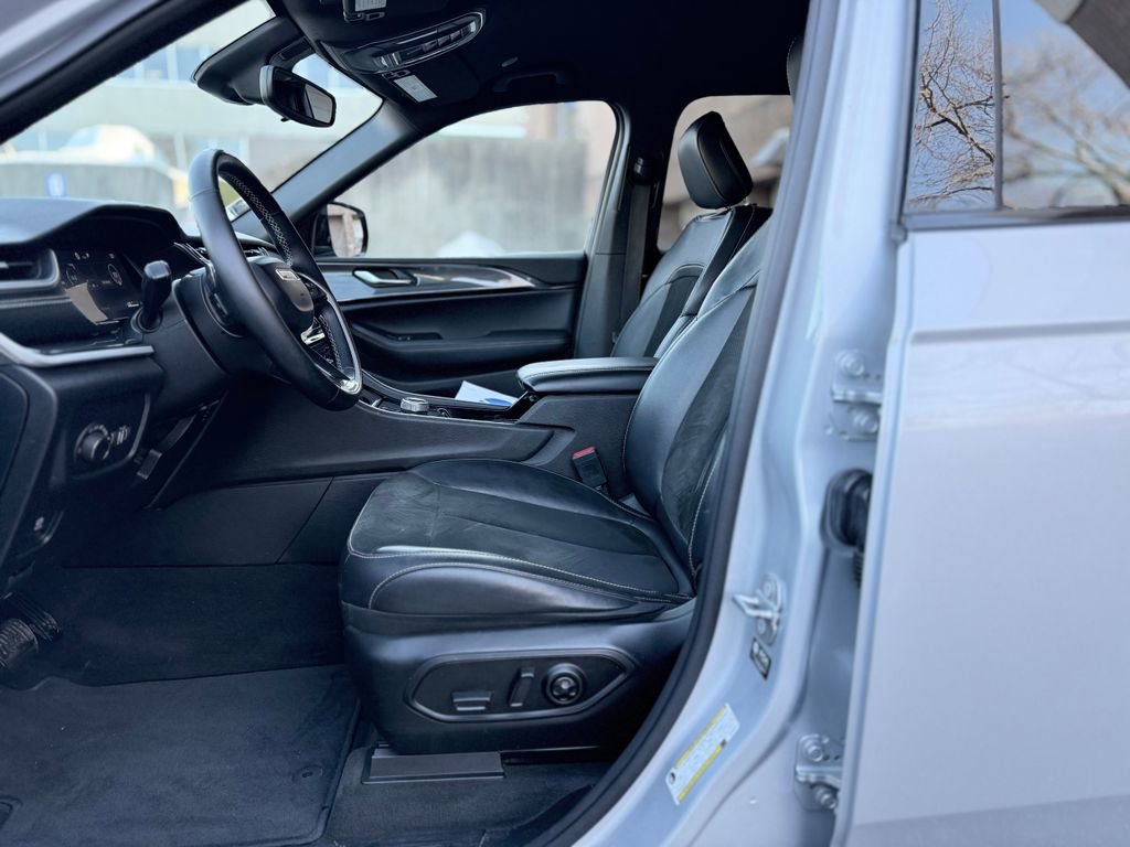 Used 2021 Jeep Grand Cherokee L Laredo image 14