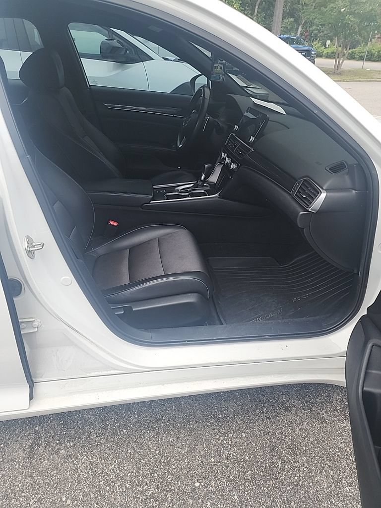 Used 2018 Honda Accord Sport image 14