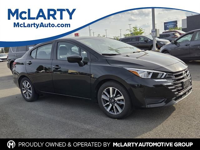 Used 2023 Nissan Versa SV image 1