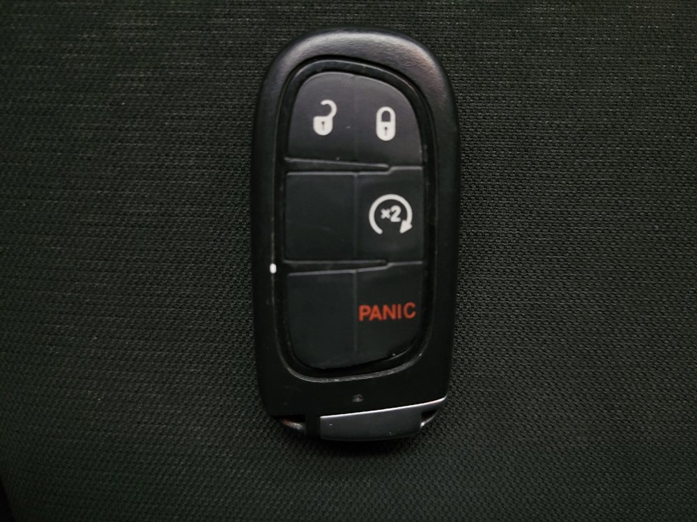 Used 2019 Jeep Cherokee Latitude Plus w/ Cold Weather Group AWD/4WD image 32