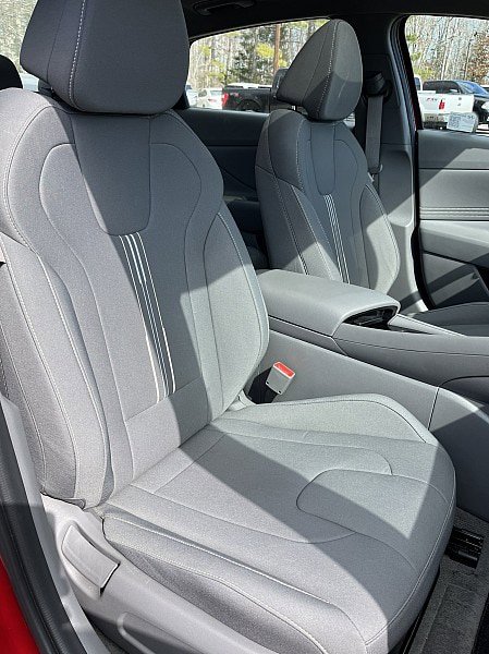 Used 2025 Hyundai Elantra SEL image 13
