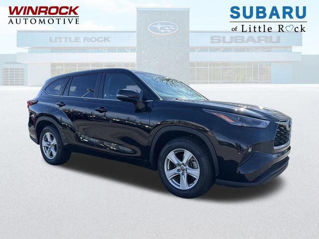 Used 2024 Toyota Highlander LE image 1