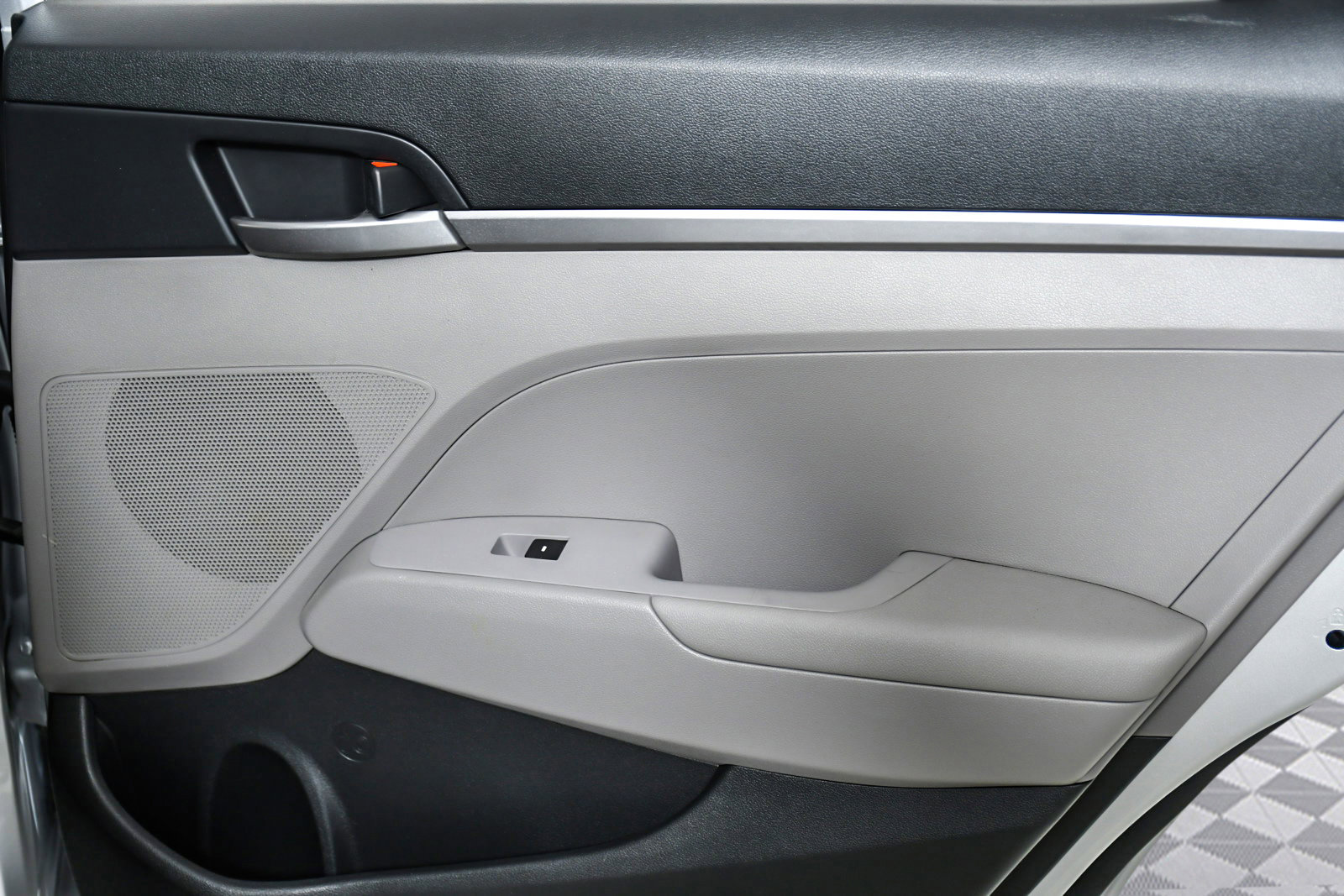 Used 2017 Hyundai Elantra SE image 23