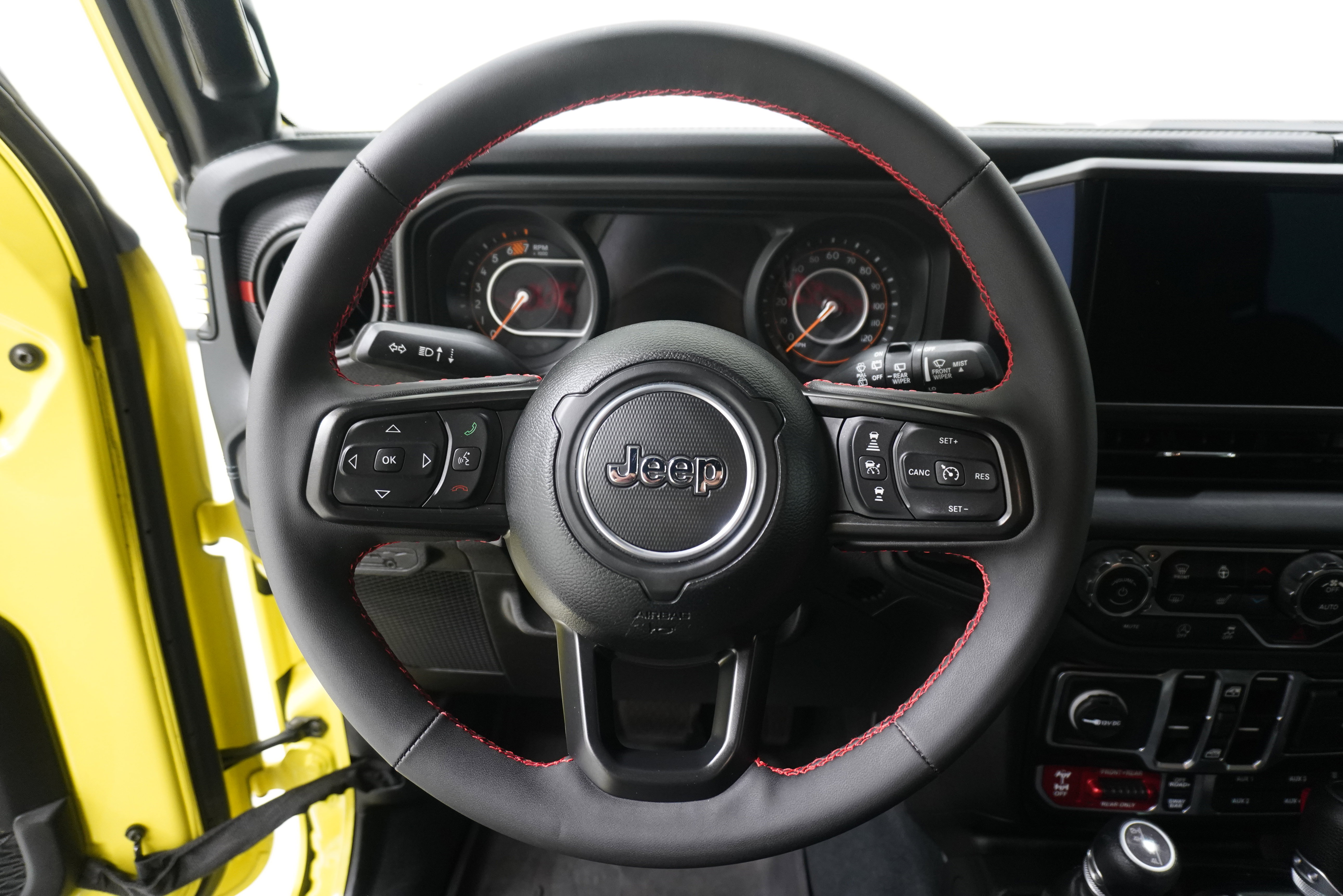 Used 2024 Jeep Wrangler Unlimited Rubicon w/ XTREMEE 35" Tire Package image 18