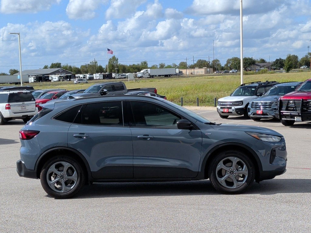 Used 2025 Ford Escape ST-Line w/ Equipment Group 301A FWD image 9
